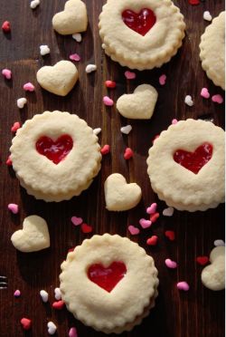 confectionerybliss:  Red Heart Valentine’s Day CookiesSource: