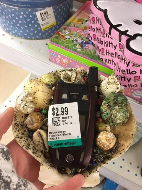 shiftythrifting:Submitted by Rachel: SHELL PHONE   SHELL PHONE