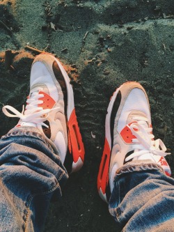 visionaryxminds:  Lifes a beach lol   Air Max 90 OG x distressed