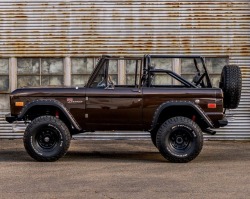 utwo:  Ford Bronco© classicfordbroncos