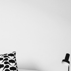 eccellent:  cosyandthegang:  The pillow and the lamp.   apply