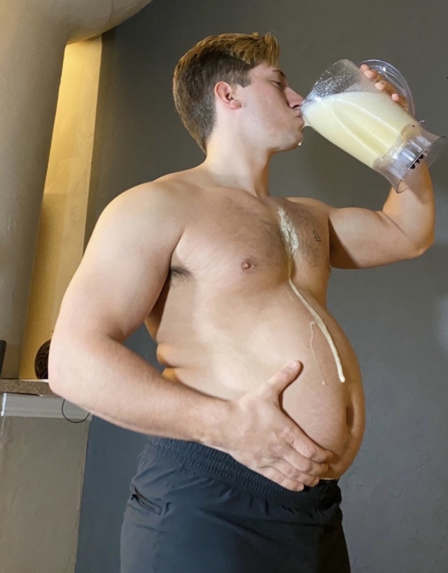 thic-as-thieves:Think it’s about time for another shake chug!