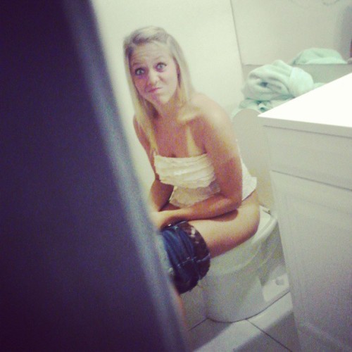 dimitrivegas:  Pooping women
