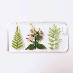 scarhlet:  mergypsy:  petah-l:  theetsybazaar:  Floral iPhone