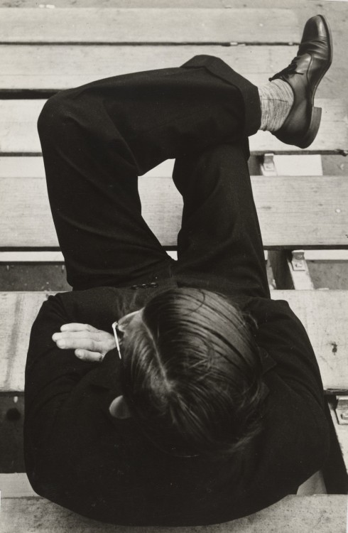 moma-photography:Watching the Game, John Gutmann, 1934, MoMA: