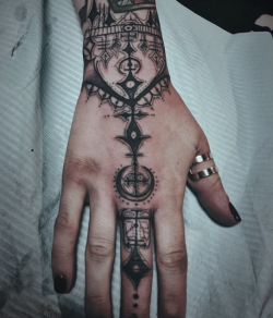 niiv:  1337tattoos:  instagram: oilburner_  :o 