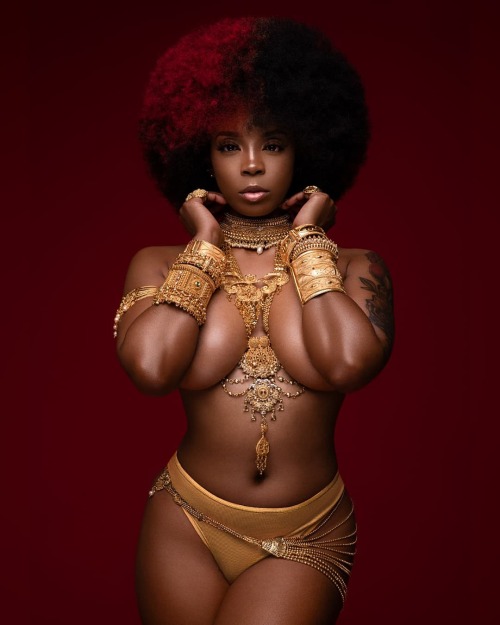 locd-nubianqueen:  Her afro!! That’s afro goals!! 🥰🥰