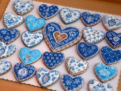 pocarovna:  Another flood of decorated cookies <3(maker here)