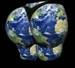 timetodudududududududuel: socialjust-ish:  gaspack: Flat-Earthers dont want you to see this.  Thicc earthers   flat earth, make way for phat earth 