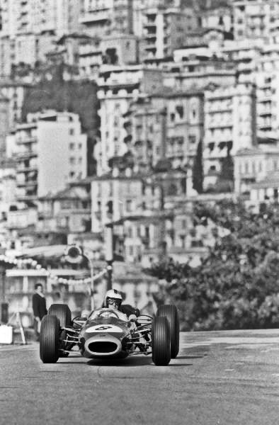 itsbrucemclaren:    /// 1966 Monaco GP  ////  Denny Hulme, Brabham