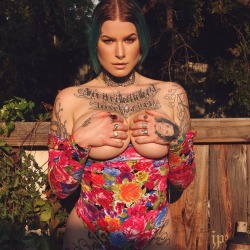 bunnyharlow:  Lotus Flower Bomb photo by jpshotyou fuck do we