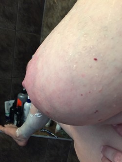 stingray7069:  Sexy Saturday Shower pics! Who else got a hard