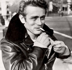 summers-in-hollywood:James Dean, 1955. Photograph by Phil Stern
