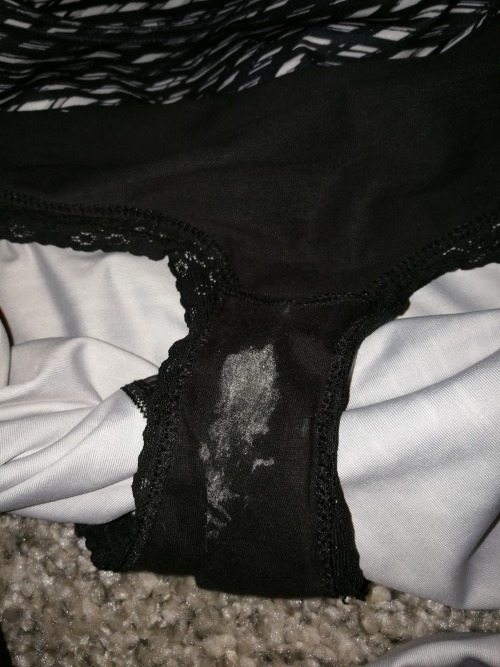 sloggi1970:  #panties in tights #gympanties # gym #milf #dirtypanty #stained  Yum. Would like to see the pussy that causes all the lovely stains.