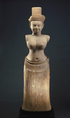ethnoarte:  The Goddess Uma 10th century Angkor period Sandstone