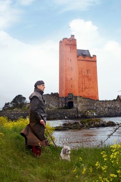 man-reading:   Photos: Kilcoe Castle, Jeremy Irons’s Transformed