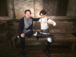 Isayama Hajime’s editor, Kawakubo Shintaro, takes a photo with