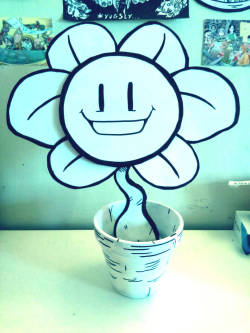 yug0:  FLOWEY HAS MORE FACES  im having fun creeping out my roommates