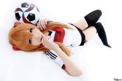 peterpayne:Here’s your daily Asuka soccer uniform cosplay picture.