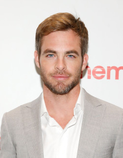 hotfamousmen:  Chris Pine