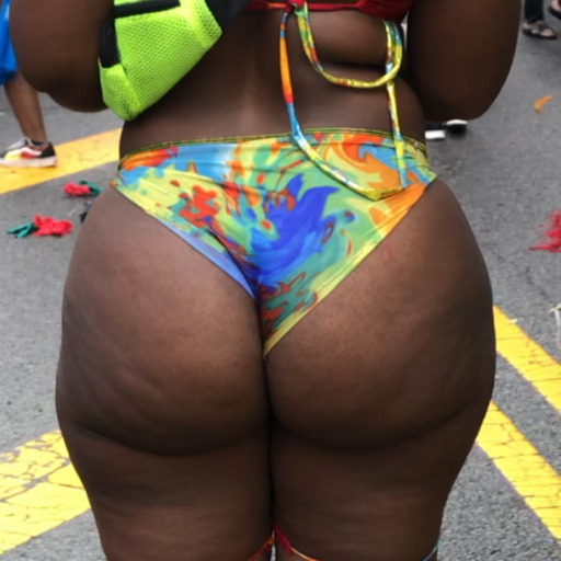 spotlightcandids:Latina with the sexy wedgie VPL Pt1