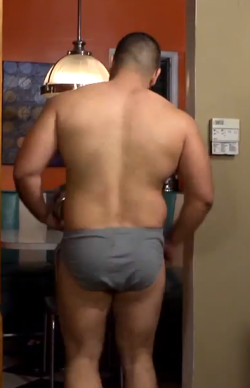 beefcakeasian:  I know what he can use the Crisco for *spreads