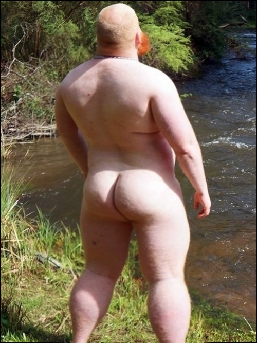 max14me:          Stocky ginger beard Husky by the river….   