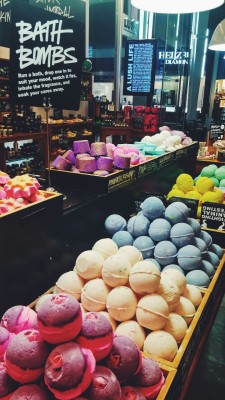 undefinedqueer:  Self control doesn’t happen in Lush.
