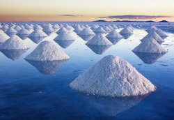 unexplained-events:  Salar de Uyuni, in Bolivia is such an amazing
