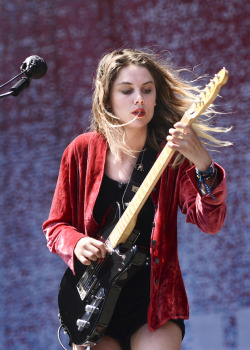 wolfalices:  Ellie Rowsell @ Shaky Knees Festival by Mary Beth