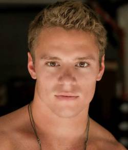 joselito28:  Steven Crewe  Follow me :http://joselito28.tumblr.com