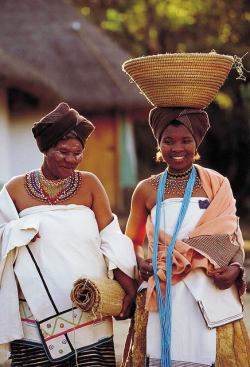monafriqueestbel:  Xhosa bride, South africa 