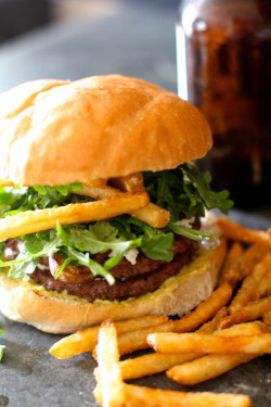 verticalfood:  Gourmet French Burgers and Homemade Aioli 