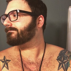 hearthsome:  beardedsaint:  Good lighting, bad trim job ✂️✂️