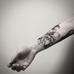 evgenykopanov:  #tattoo #flowertattoo #linework #dotwork #blackwork