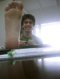 malefeetrus:  I’d give his foot two thumbs up too.
