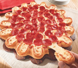 magics-secrets:pizza  I need this in my life~ <3 <3 <3