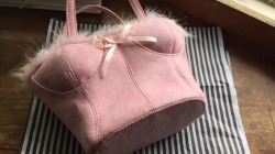 shay-gnar:  can we talk about how fucking CUTE my new purse is