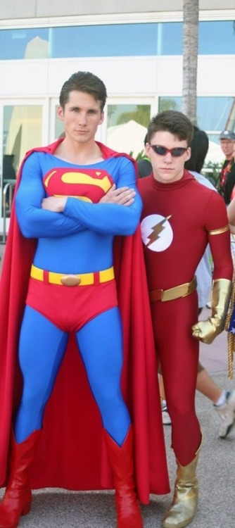 now there’s a couple superheros that can rescue me… love to truss flash up like a bondage pig and eat his ass out