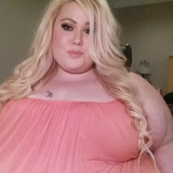 rock-a-belly:  abdullah-a-e-b:  @destinybbw look at that arm