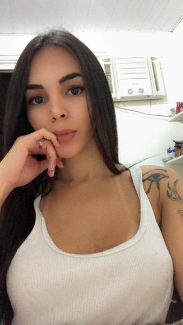 guylooking4atranny:funkyhippiefreak:ts-brazilian:Leticia RodriguesHot