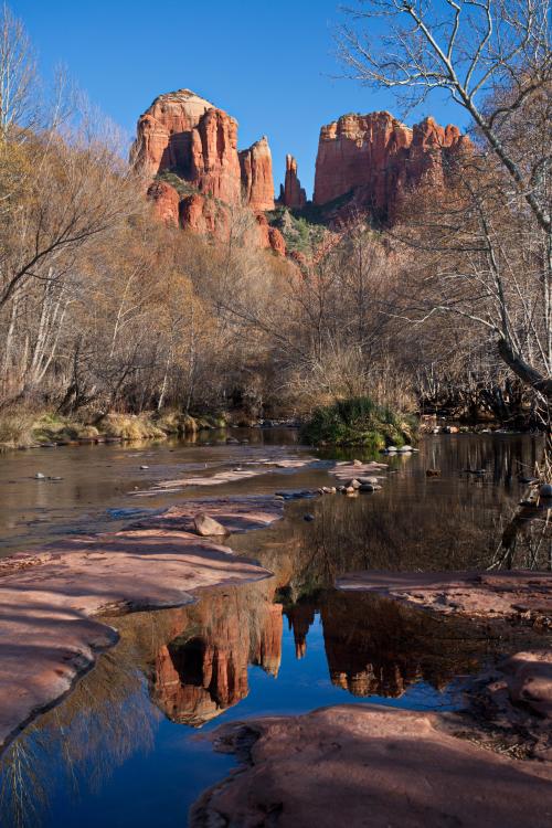 amazinglybeautifulphotography:Cathedral Rock’s reflection in
