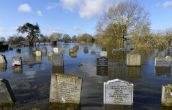 sixpenceee:  A graveyard underwater in the village of Moorland in