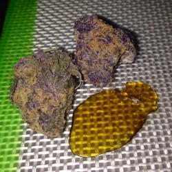 weedporndaily:  Nice little sesh!!💯🔥🍯 by @dankydan8