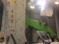 Finished climbing for today! Managed to do one of the V1s that