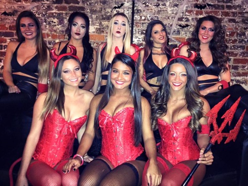 halloweenisforthesexy:  I need to find this bar! 