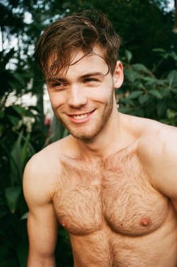 cuddlyuk-gay:    I generally reblog pics of guys with varying