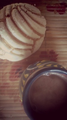 pipiotzin:  Pan dulce con chocolate de abuelita Breakfast.