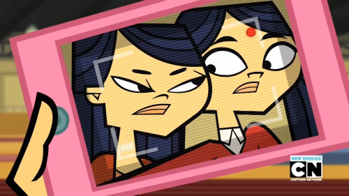 codykins-blogs-stuff:  dangerd0om:  Emma and Kitty from todays episode. Emma being wet and sticking her ass out in the first picture, HNNNNNNNNNNNNNNNG. Sweet mother of jesus. Also i knew that Noah was going to fall in love with emma, and i hope they