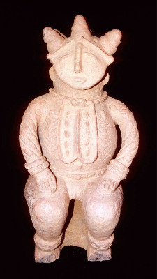 ukpuru:  Left: An anthropomorphic female terracotta figurine